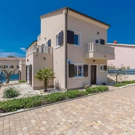 Tolles Ferienhaus In Premantura *