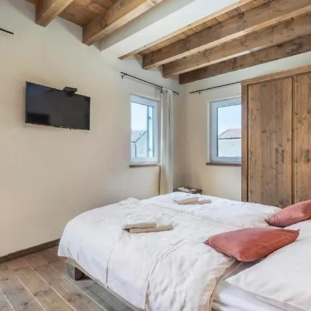 Tolles Ferienhaus In Premantura Holiday home *