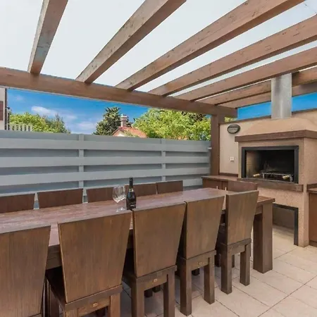 Tolles Ferienhaus In Premantura Holiday home *